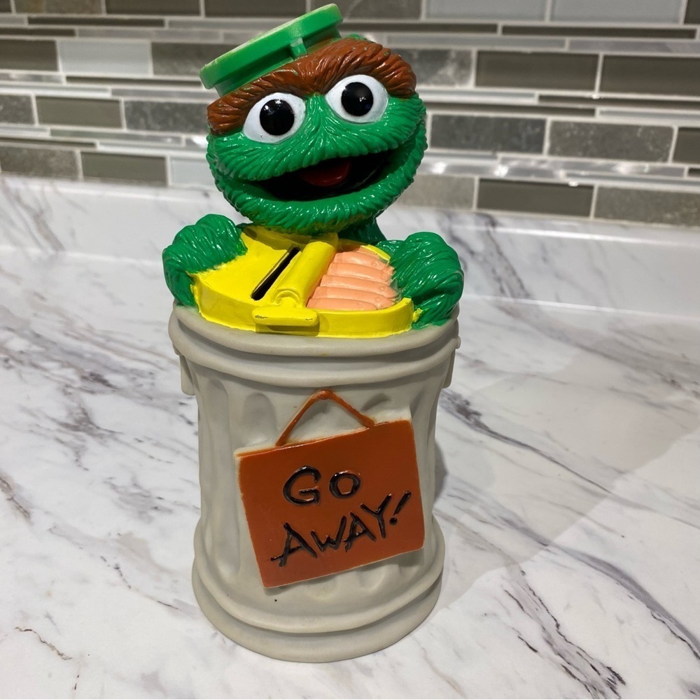 Vintage Sesame Street Oscar the Grouch coin bank